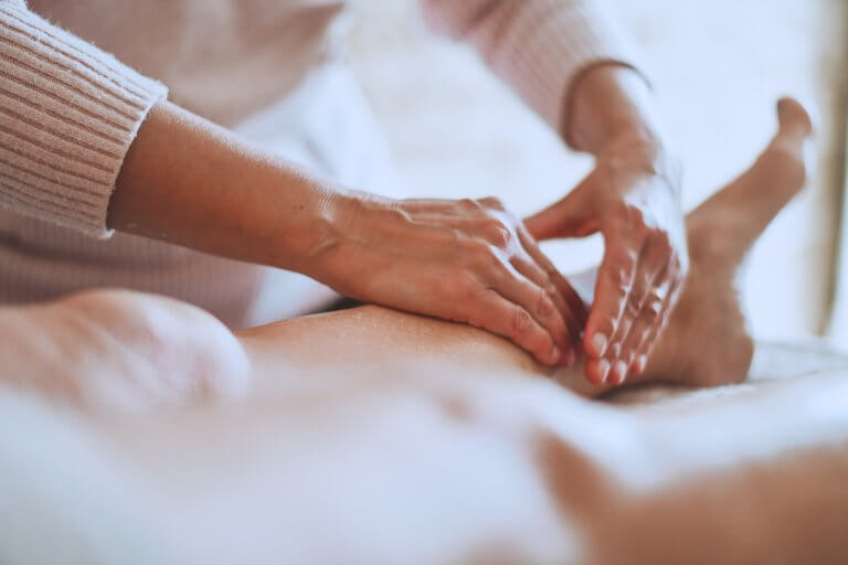 massage jambe pied circulation drainage naturopathie détente bien-être à Niort